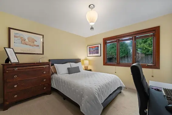 124 Carisbrooke Crescent, North Vancouver For Sale - image 25