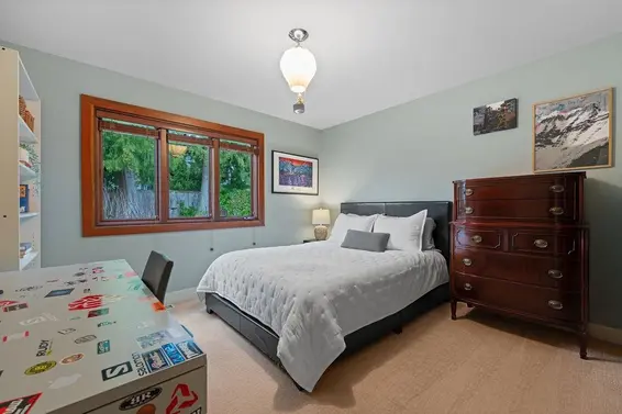 124 Carisbrooke Crescent, North Vancouver For Sale - image 26