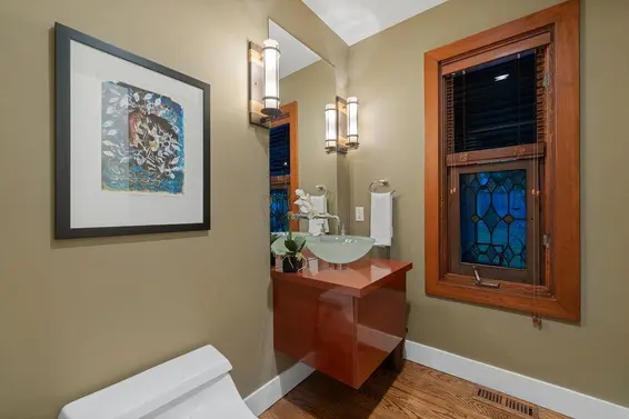 124 Carisbrooke Crescent, North Vancouver For Sale - image 27