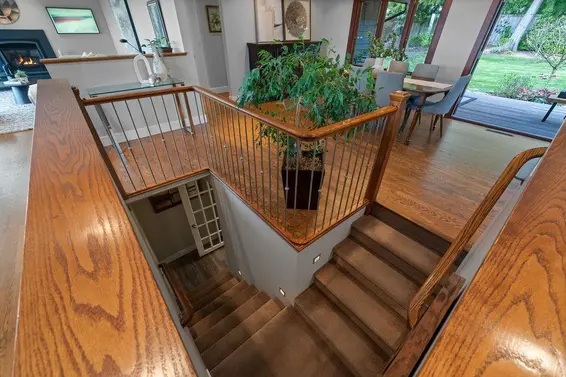 124 Carisbrooke Crescent, North Vancouver For Sale - image 28