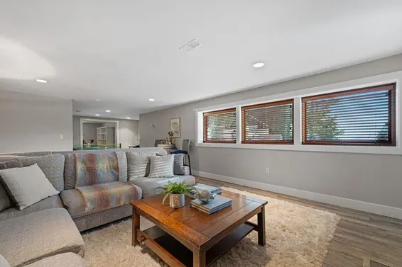 124 Carisbrooke Crescent, North Vancouver For Sale - image 30