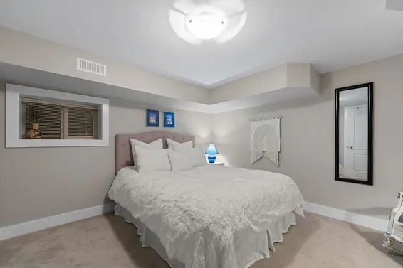 124 Carisbrooke Crescent, North Vancouver For Sale - image 31