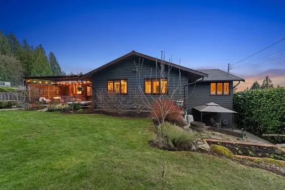 124 Carisbrooke Crescent, North Vancouver For Sale - image 32