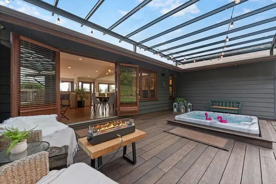 124 Carisbrooke Crescent, North Vancouver For Sale - image 33