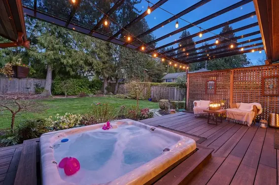 124 Carisbrooke Crescent, North Vancouver For Sale - image 34