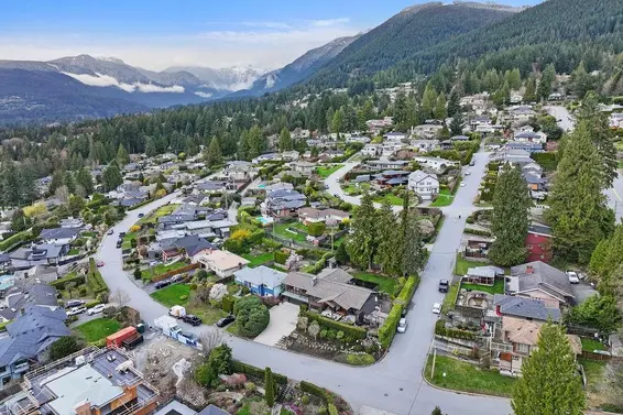 124 Carisbrooke Crescent, North Vancouver For Sale - image 37