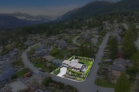 124 Carisbrooke Crescent, North Vancouver For Sale - image 38