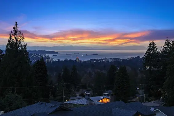 124 Carisbrooke Crescent, North Vancouver For Sale - image 39