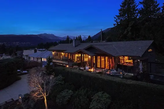 124 Carisbrooke Crescent, North Vancouver For Sale - image 40