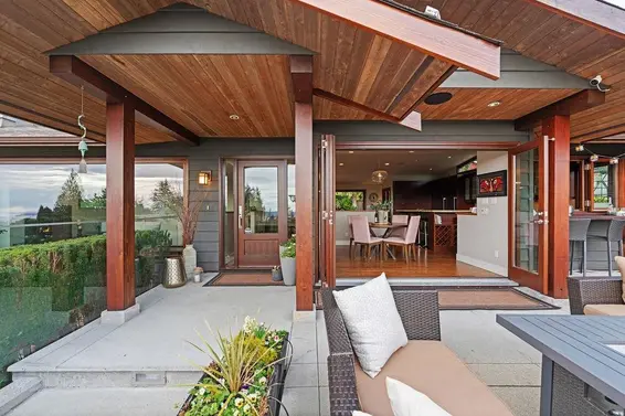 124 Carisbrooke Crescent, North Vancouver For Sale - image 5