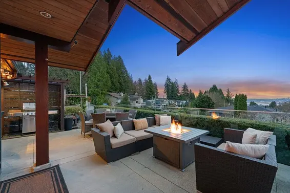 124 Carisbrooke Crescent, North Vancouver For Sale - image 6