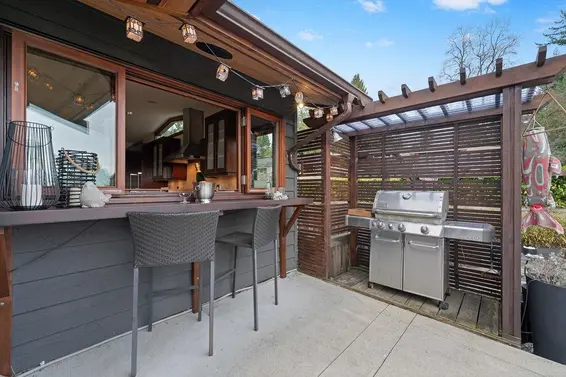 124 Carisbrooke Crescent, North Vancouver For Sale - image 8