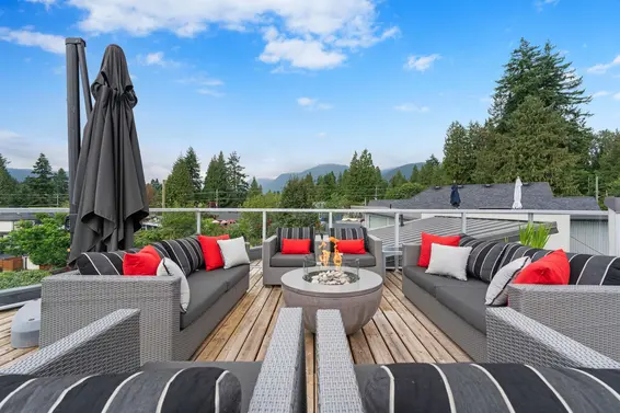 2005 Larson Road, North Vancouver For Sale - image 2