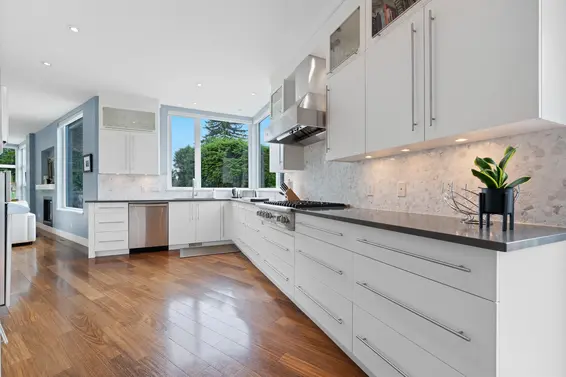 2005 Larson Road, North Vancouver For Sale - image 5