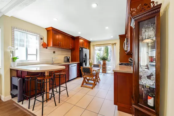 883 North Nairn Court, North Vancouver For Sale - image 13