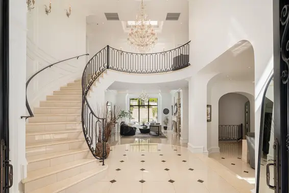 397 Southborough Drive, West Vancouver For Sale - image 4