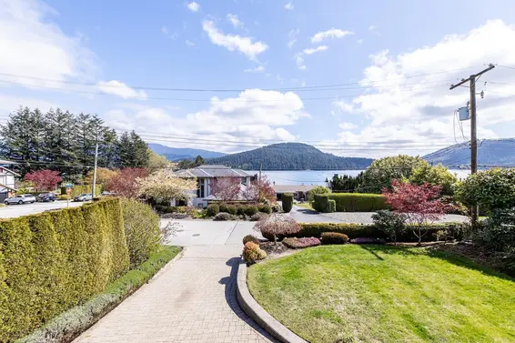 463 Beachview Drive, North Vancouver For Sale - image 2