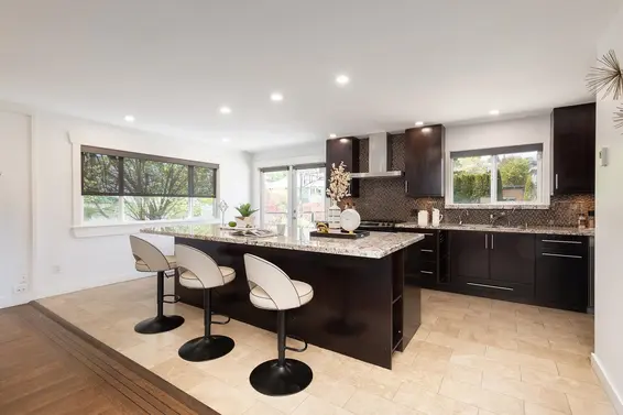 463 Beachview Drive, North Vancouver For Sale - image 9