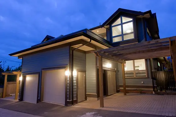 3 651 West 14th Street, North Vancouver