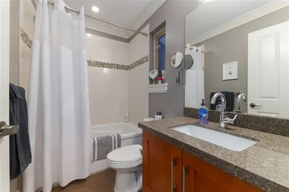 241 East 18 Street, North Vancouver For Sale - image 16