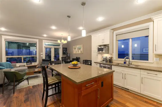 241 East 18 Street, North Vancouver For Sale - image 3