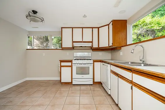1302 Lennox Street, North Vancouver For Sale - image 31