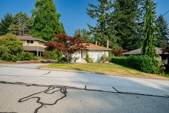 1302 Lennox Street, North Vancouver For Sale - image 4