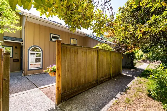 34 900 West 17th Street, North Vancouver For Sale - image 3