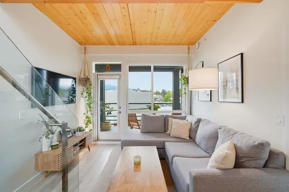 607 128 East 8th Street, North Vancouver For Sale - image 2