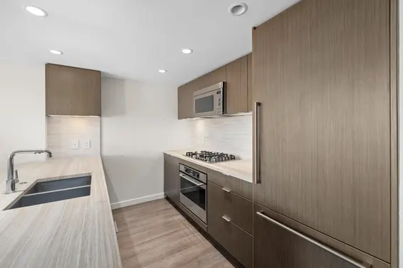 610 125 East 14th Street, North Vancouver For Sale - image 12