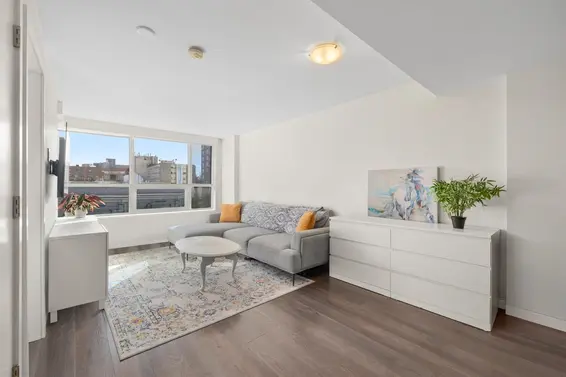 610 125 East 14th Street, North Vancouver For Sale - image 3