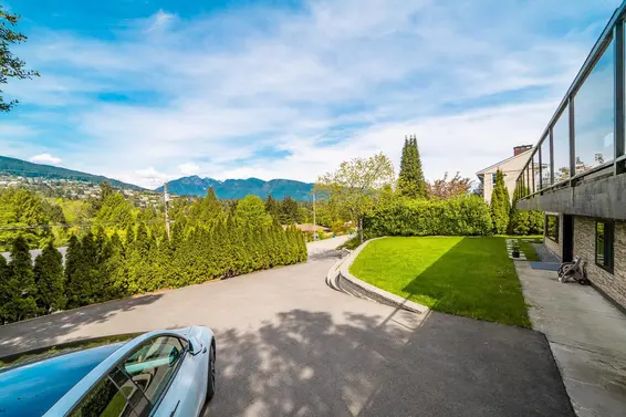 880 Jefferson Avenue, West Vancouver For Sale - image 2