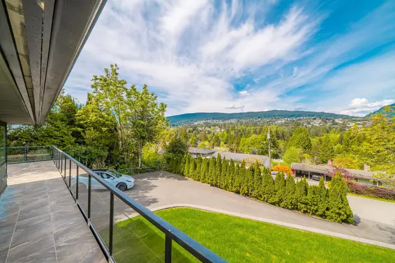880 Jefferson Avenue, West Vancouver For Sale - image 3