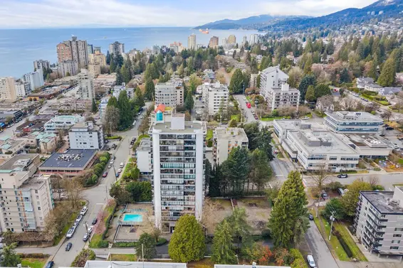 704 650 16th Street, West Vancouver