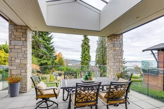 1091 Esquimalt Avenue, West Vancouver For Sale - image 2