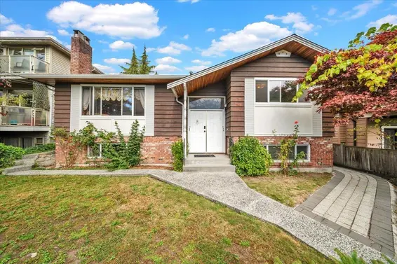 1433 Kings Avenue, West Vancouver For Sale - image 2