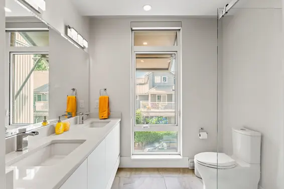 202 1591 Bowser Avenue, North Vancouver For Sale - image 12