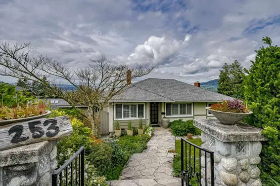 253 Kensington Crescent, North Vancouver