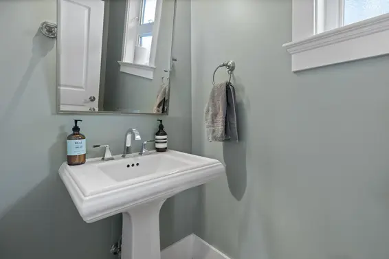 335 East 8th Street, North Vancouver For Sale - image 18