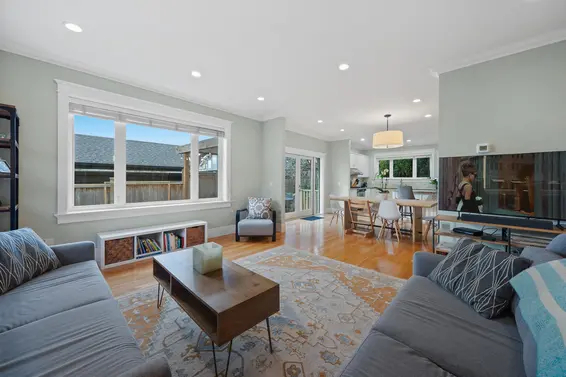 335 East 8th Street, North Vancouver For Sale - image 3