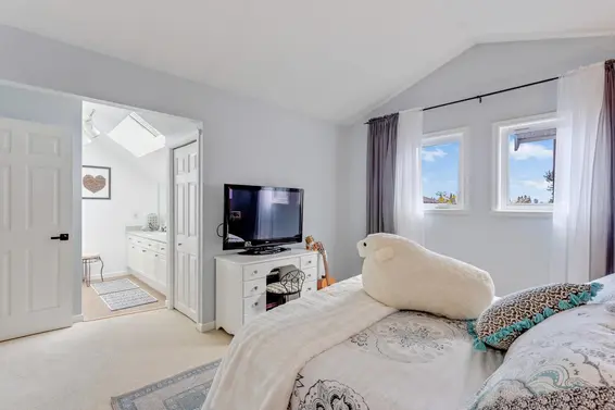 205 1518 Bowser Avenue, North Vancouver For Sale - image 4