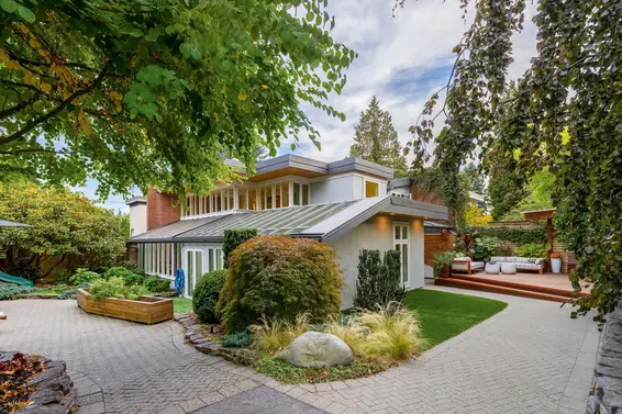 3708 Edgemont Boulevard, North Vancouver