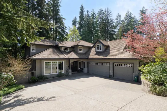 801 Regal Crescent, North Vancouver For Sale - image 2