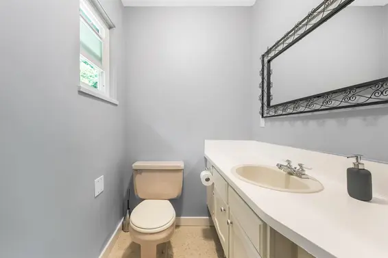 645 Mccartney Close, North Vancouver For Sale - image 18