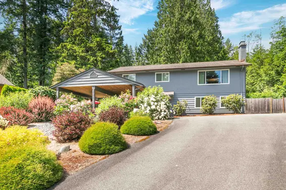 645 Mccartney Close, North Vancouver For Sale - image 2