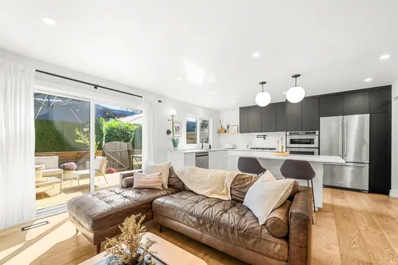 927 Old Lillooet Road, North Vancouver For Sale - image 3
