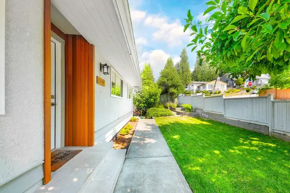 3277 Chesterfield Avenue, North Vancouver For Sale - image 18