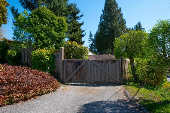 2094 Inglewood Avenue, West Vancouver For Sale - image 2