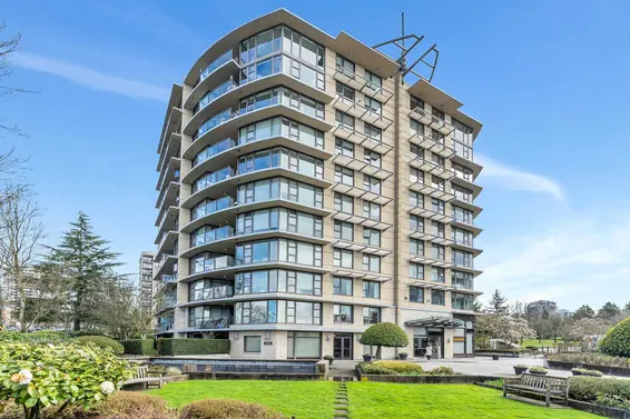 304 683 Victoria Park, North Vancouver