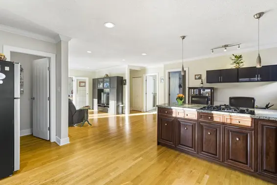 715 Kilkeel Place, North Vancouver For Sale - image 8